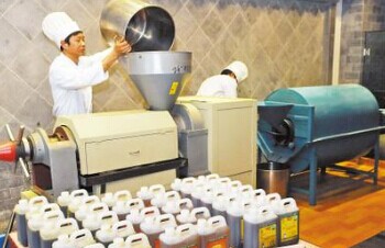 大豆榨油機使用久了怎么保養(圖2) 大豆榨油機使用久了怎么保養(圖2)